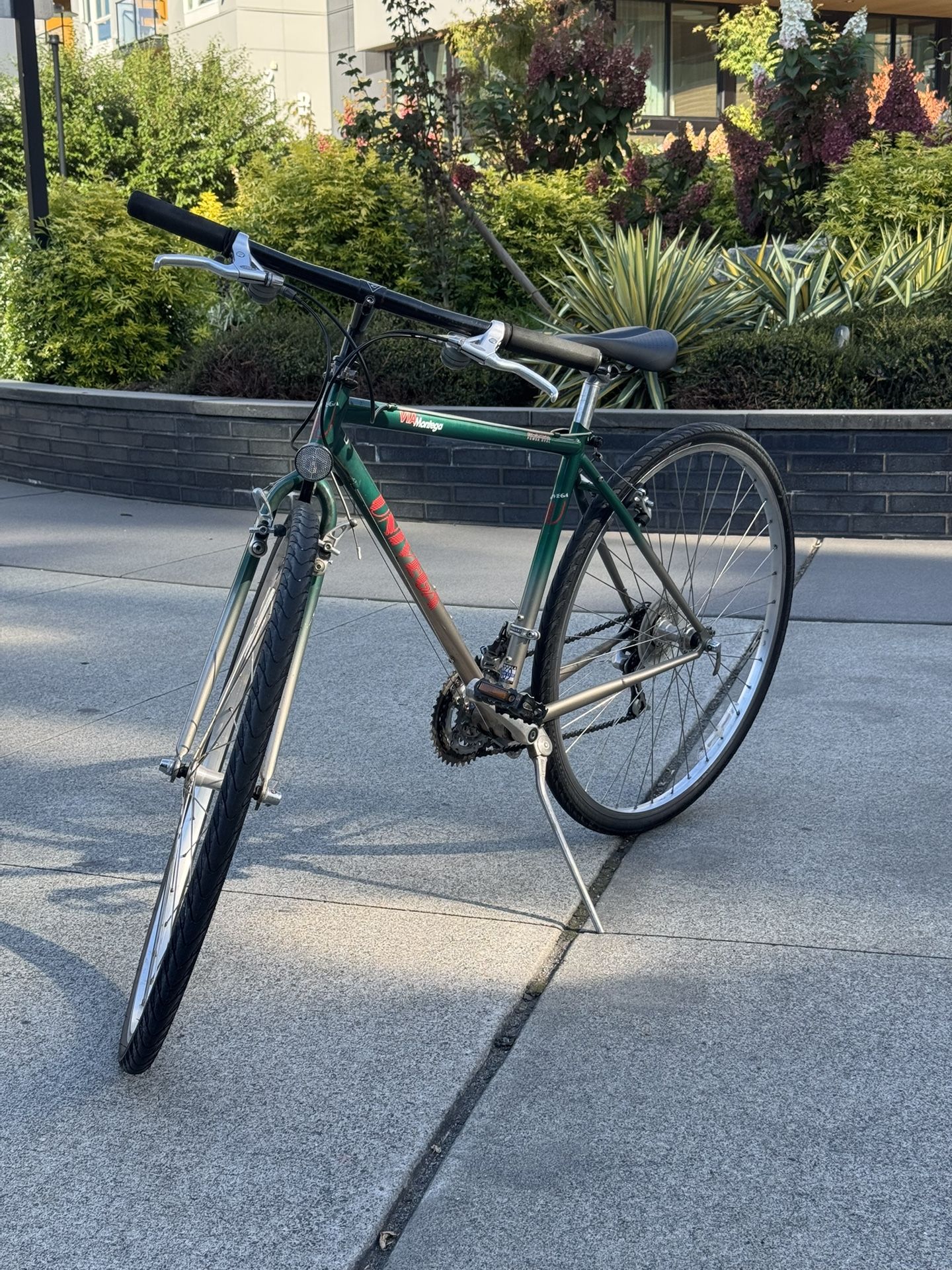 Univega Via Montega Hybrid Bike – Excellent Condition, Smooth Ride, Great Brakes