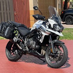 TUSK Soft PANNIERS AND SW MOTECH rack 