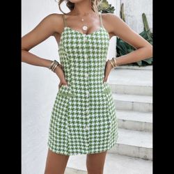 SHEIN X Belle Mariano Houndstooth Button Front Cami Dress Green Extra Small XS  The SHEIN X Belle Mariano Houndstooth Button Front Cami Dress in green