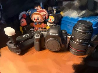 Canon EOS 5D Mark IV NEW + 24-70mm f/2.8L II + NEW BG-E20 Grip