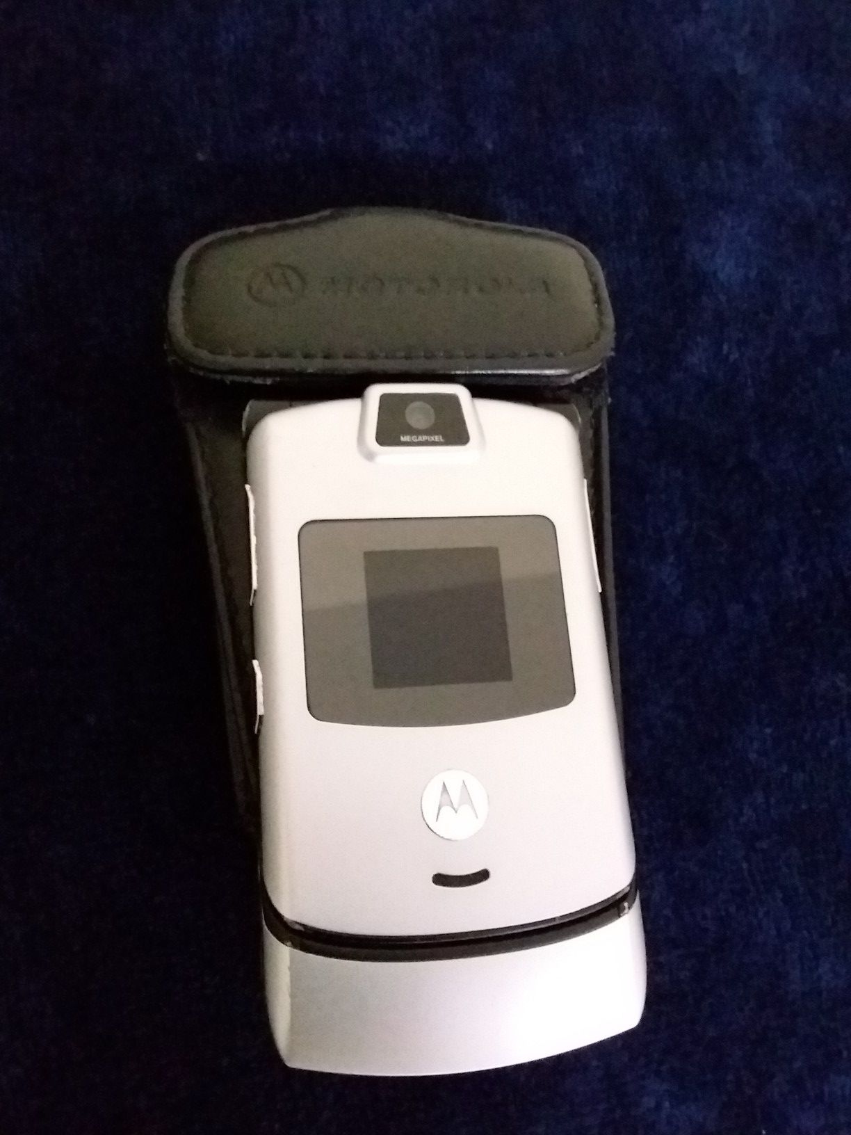 Verizon Motorola RAZR V3M GSM Flip Phone with pouch