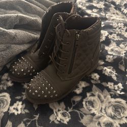 Women’s 6 Studded Boots