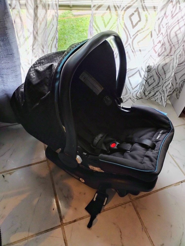 Graco Carseat and Base