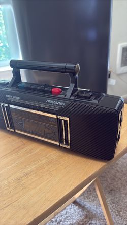 Soundesign am and fm stereo cassette player and recorder