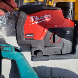 M12 12-Volt Lithium-lon Cordless Green Cross Line and 4- Points Laser Level