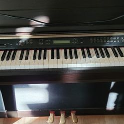 Yamaha Clarinova CLP-270 Digital Piano and Stool