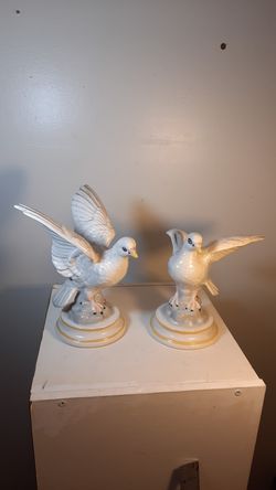 Byron molds 2 porcelian white doves