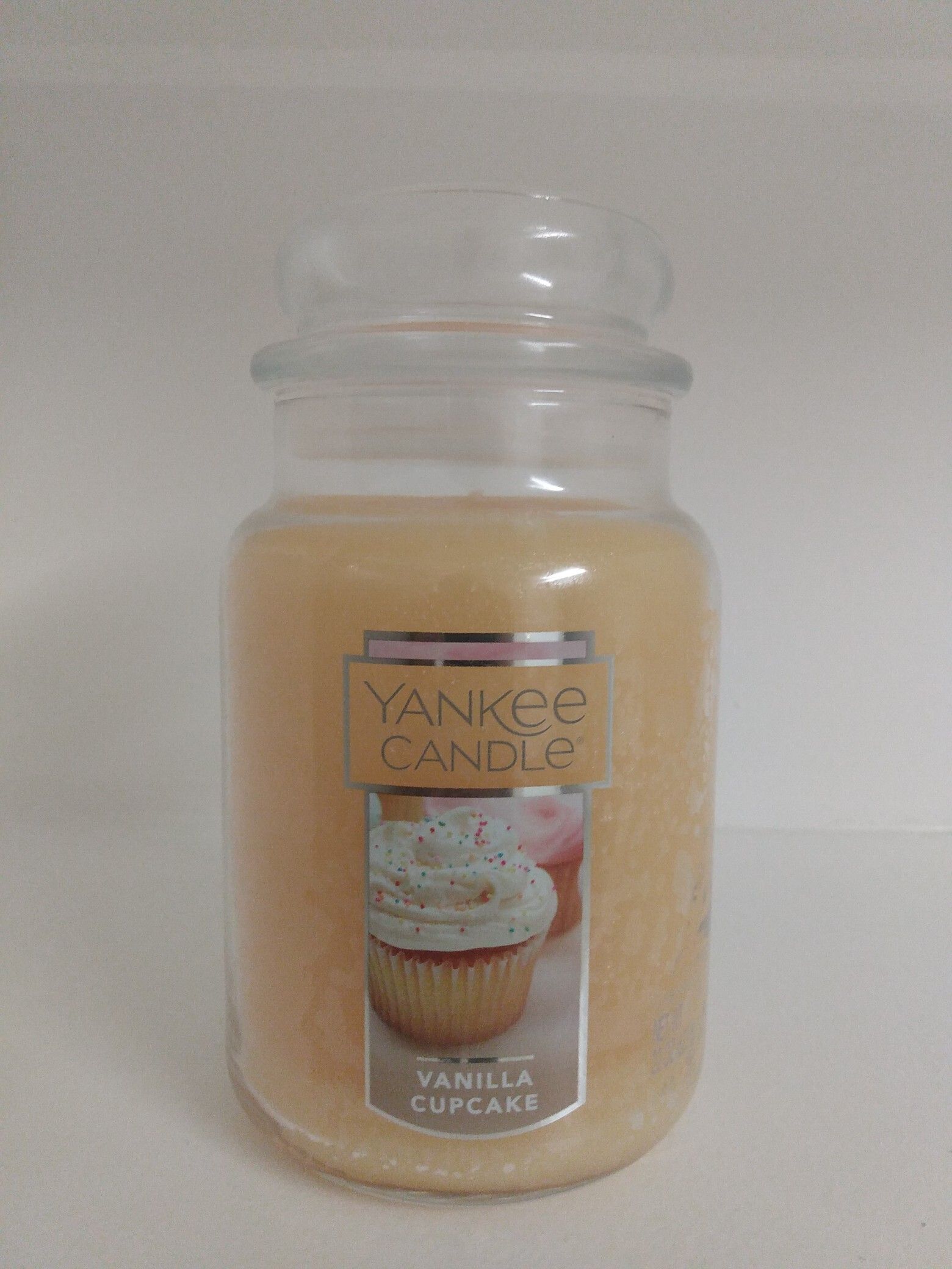 VANILLA CUPCAKE YANKEE CANDLE (22oz)