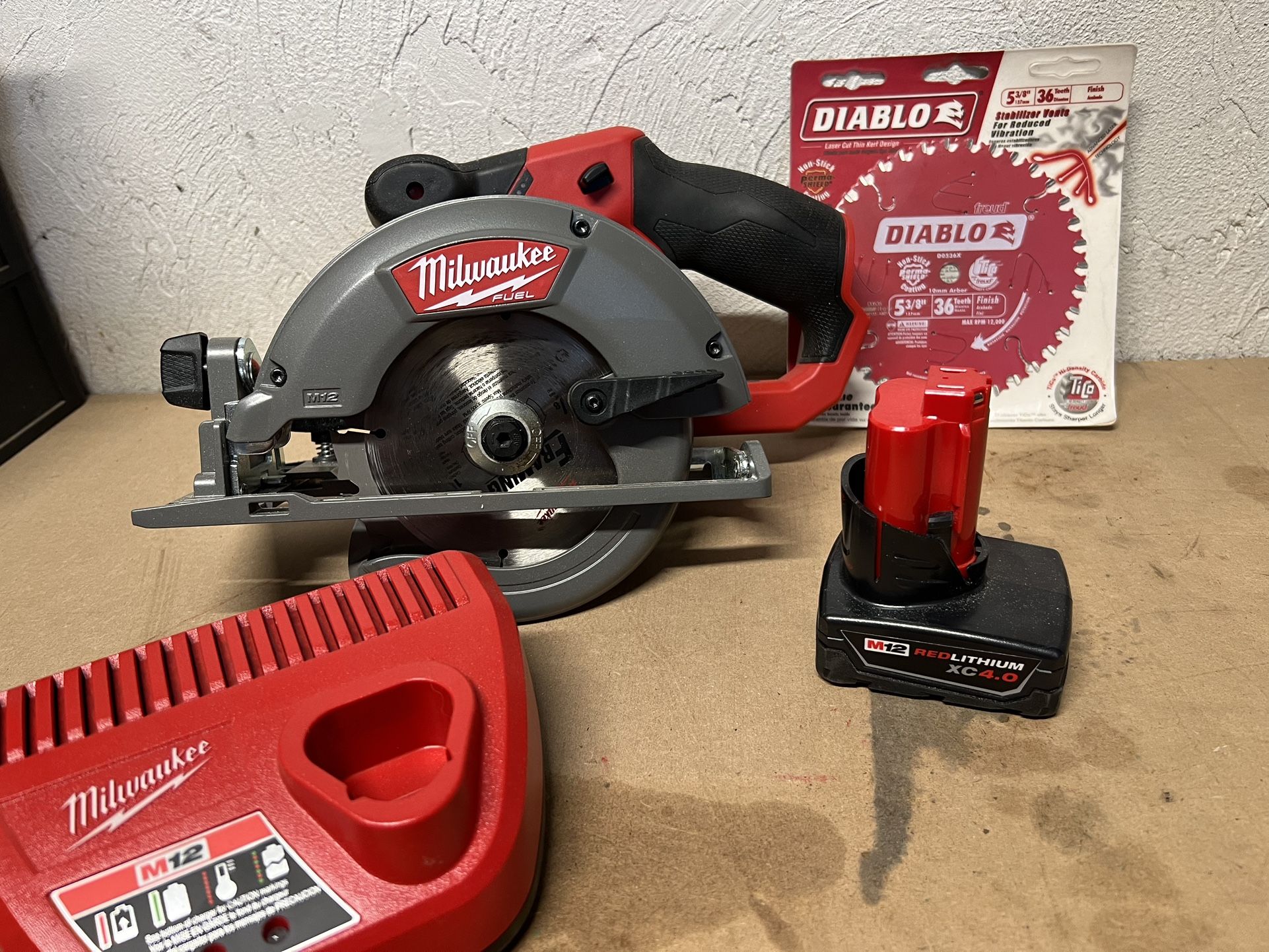 Milwaukee M12 Fuel Framing Saw Kit