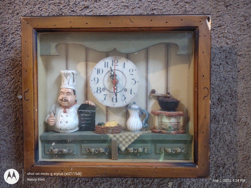 Antique Kitchen 3-D Baker Clock
