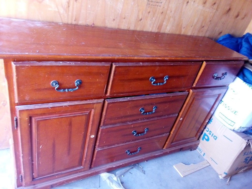 Dresser