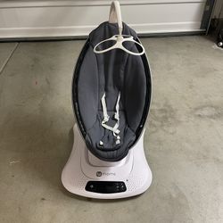Mamaroo $75    Hardly Ever Used  Works Perfect     The 3 Balls Are Included But Not Posted In The Picture 