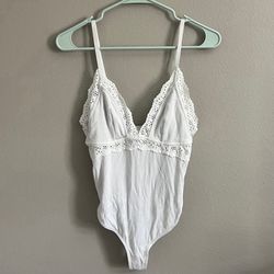 Colsie™ Off-White Sleeveless Eyelet Lace V-Neck Bodysuit - Women’s Size Medium