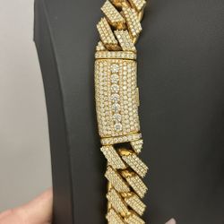 14kt gold 85ct  of diamonds  diamonds almost 800 grams per gold 