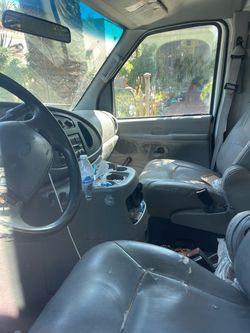 2001 ford cargo extended e250 white