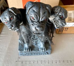 Cerberus Three-Headed Dog Statue small plastic Halloween decor not working