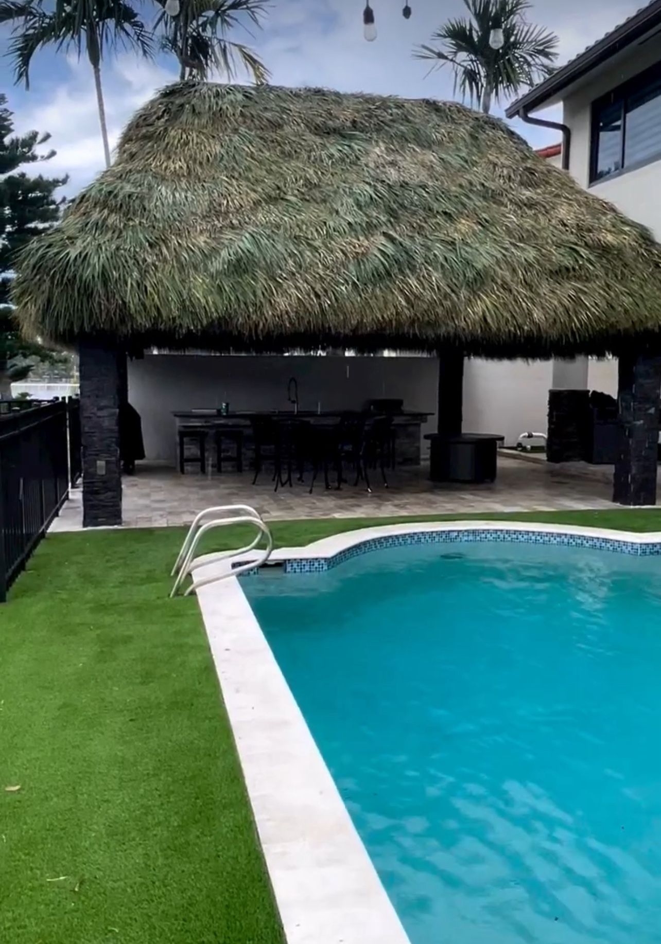 Tiki Hut
