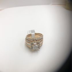 14k YELLOW GOLD RING 