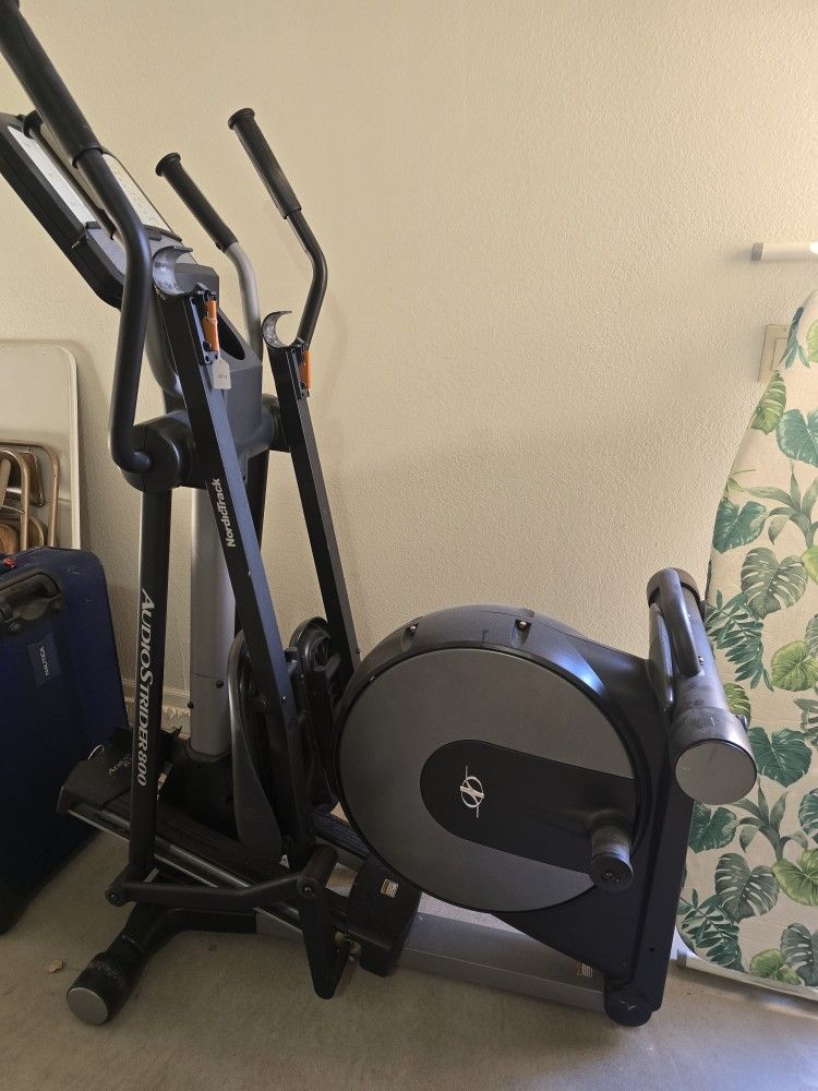 NordicTrack AudioStrider 800 elliptical machine