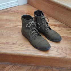 Women's Boots, Size 10