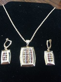 18K Yellow Gold pendant Chain and Earrings