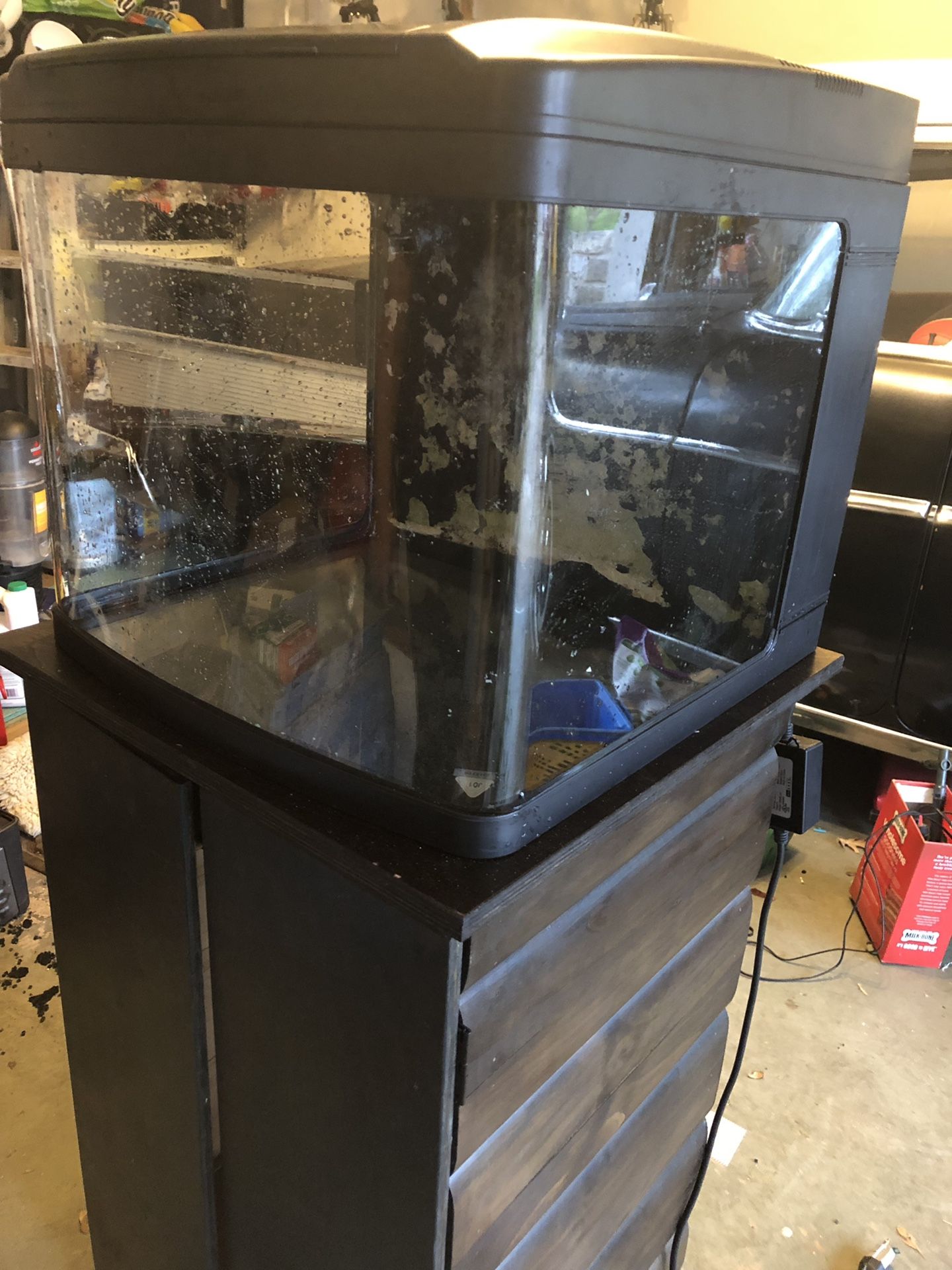 Oceanic bio cube fish tank 29 Gallon with wooden stand included. Obo