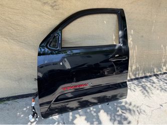 Door drive side Toyota Tacoma 2019