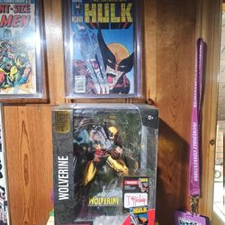 Hulk 340 Comic And Statue