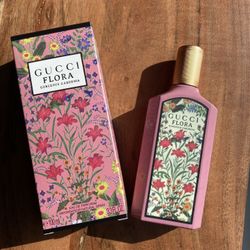 Gucci Flora Perfume – Elegant Floral Scent, Great Deal