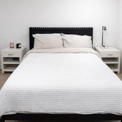 Walker Edison Queen Solid Wood Bed Frame + Queen Mattress