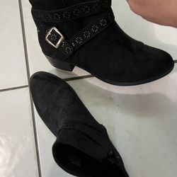 Girl’s Black Boots