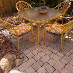 Gorgeous Patio Table And Four Chairs