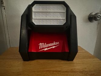 Milwaukee M18 GEN-2 18-Volt Lithium-Ion Cordless 4000 Lumens ROVER LED AC/DC Flood Light (Tool-Only)