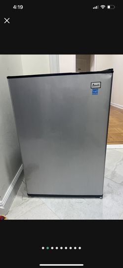 Avanti 4.4 Cu. Ft. Refrigerator Black/Stainless Steel