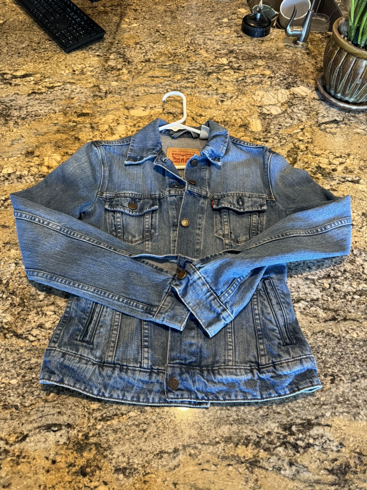 Levi Strauss & Co. Women's XS Trucker Denim Jean Jacket Dark Blue Nice Jacket