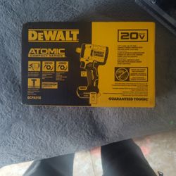 DeWalt Atomic 1/2 Compact Impact Wrench With Hog Ring Anvil