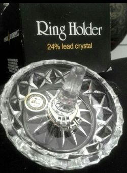24% Lead Crystal Ring Holder
