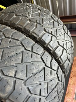 2- LT 295/60R20