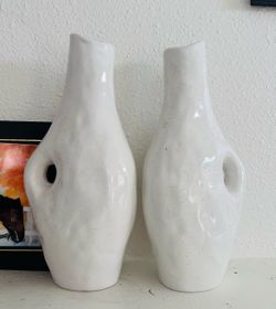 2 Vases