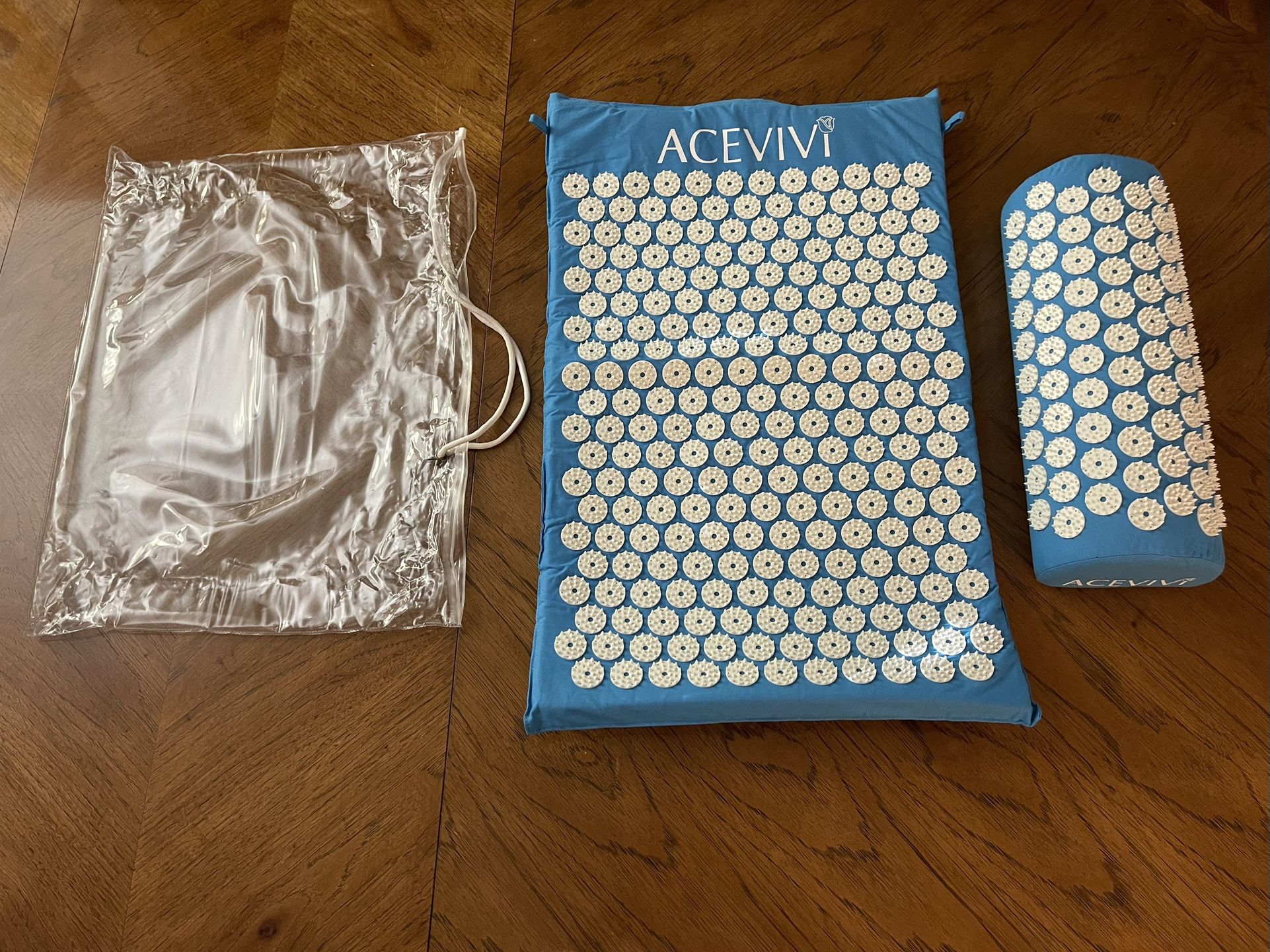 Like New Acevivi Massager Cushioned Spike Mat and Pillow with Protective Carrying Bag with Handles