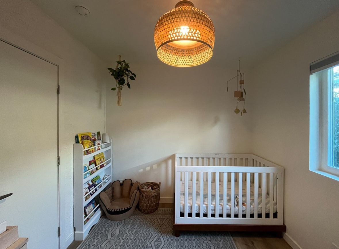 Free Wood Crib + Mattress- Converts w/ Railing
