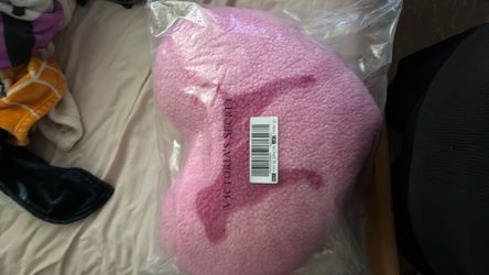 V/S pillow