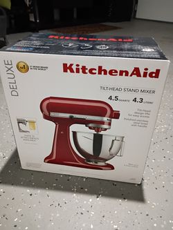 New KitchenAid  Deluxe Series 4.5 Quart Tilt-Head Stand Mixer