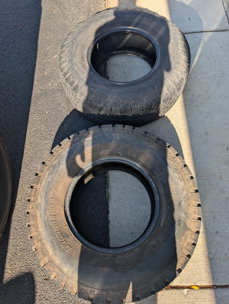 2x Tires 31x10.5R15