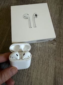 Apple AirPods with Charging Case