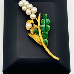 Vintage 14k solid yellow gold Floral Natural 3CTW Pearl and 6CTW Jade stone Flower brooch pendant charm