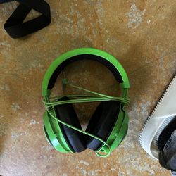 Headset With 2 Controllers 