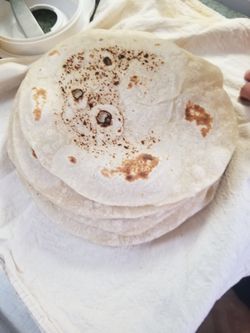 Fresh made tortillas recien echas de arina flower