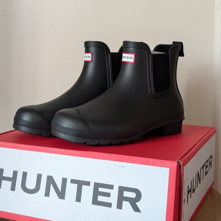 Brand New in Box Black Waterproof Hunter Chelsea Boots Womens Size US 9 Rain Boots
