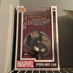 Funko The Amazing Spider-Man #300 Black Suit Pop! in Comic Book Display Case - Limited Edition Exclusive 71277
